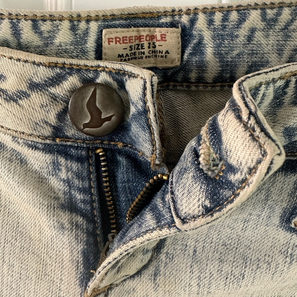 FREE PEOPLE size 25 distressed Skinny Jean